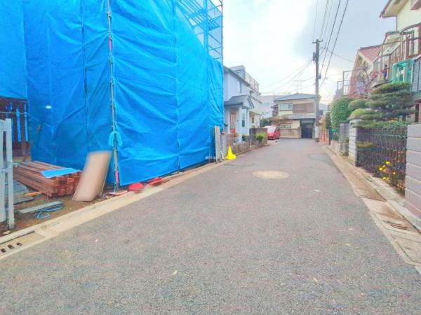 練馬区大泉学園町4丁目　新築一戸建て 前面道路含む現地写真