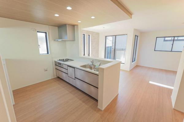 【初春おすすめ物件　駅徒歩10分圏内】富士見市針ヶ谷2丁目　新築一戸建て ダイニングキッチン