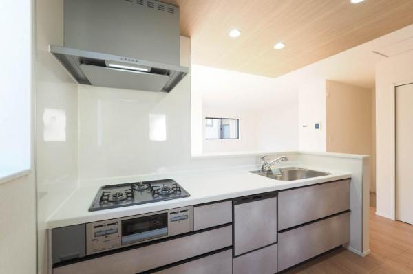 【初春おすすめ物件　駅徒歩10分圏内】富士見市針ヶ谷2丁目　新築一戸建て キッチン