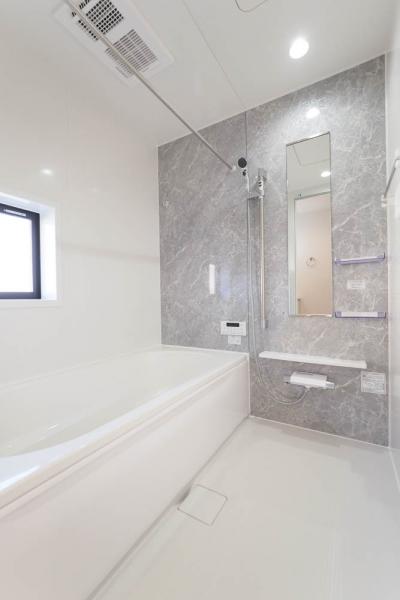 【初春おすすめ物件　駅徒歩10分圏内】富士見市針ヶ谷2丁目　新築一戸建て 浴室