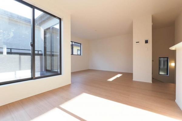 【初春おすすめ物件　駅徒歩10分圏内】富士見市針ヶ谷2丁目　新築一戸建て リビングダイニング