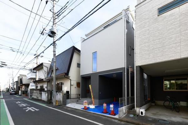 新座市栄5丁目　新築一戸建て 前面道路含む現地写真