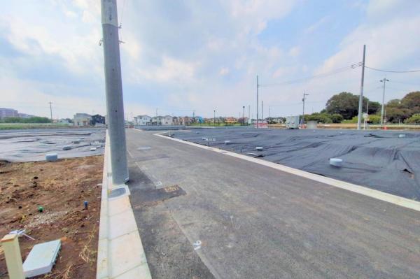 東久留米市南沢4丁目　土地 前面道路含む現地写真