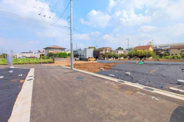 東久留米市南沢4丁目　土地 前面道路含む現地写真