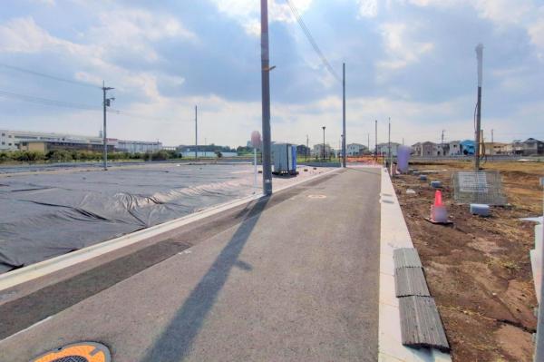 東久留米市南沢4丁目　土地 前面道路含む現地写真
