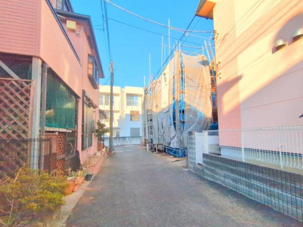 志木市柏町1丁目　新築一戸建て 前面道路含む現地写真