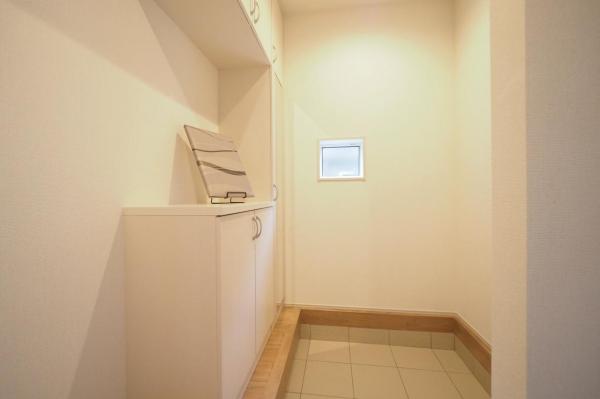 【4LDK】新座市畑中1丁目　新築一戸建て 玄関