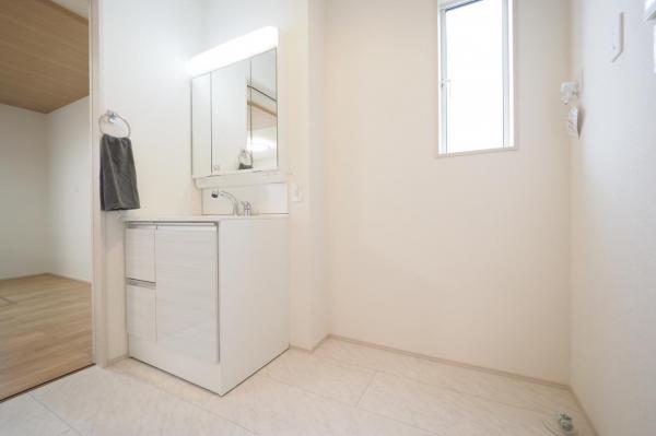 【4LDK】新座市畑中1丁目　新築一戸建て 洗面化粧台