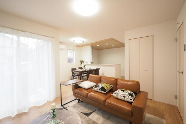 【4LDK】新座市畑中1丁目　新築一戸建て リビング