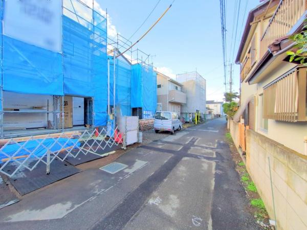 狭山市大字東三ツ木　新築一戸建て 前面道路含む現地写真