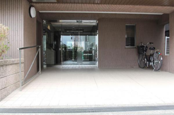 ライオンズプラザ朝霞　3階 エントランス（外）