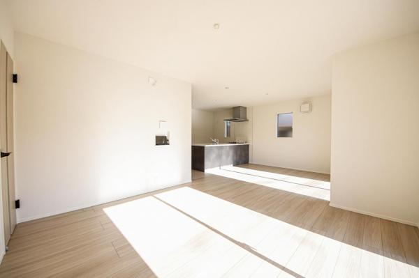 所沢市松が丘2丁目　新築一戸建て リビングダイニング