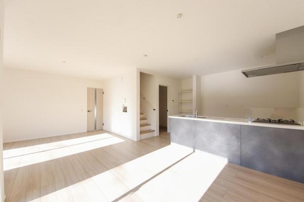 所沢市松が丘2丁目　新築一戸建て リビングダイニング