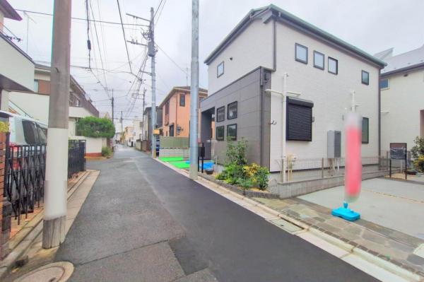 杉並区下井草1丁目　新築一戸建て 前面道路含む現地写真