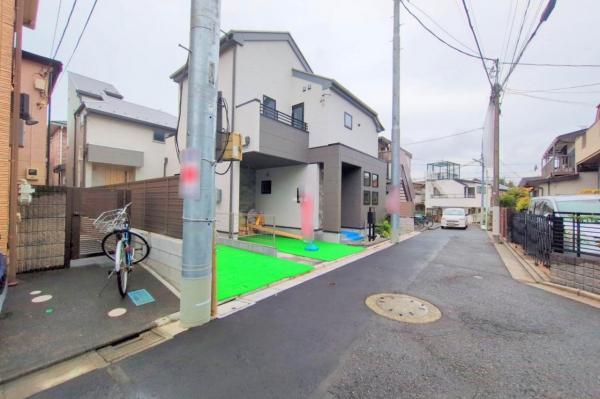 杉並区下井草1丁目　新築一戸建て 前面道路含む現地写真