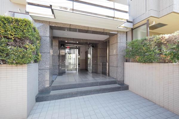 ステイツ新所沢　1階 エントランス（外）