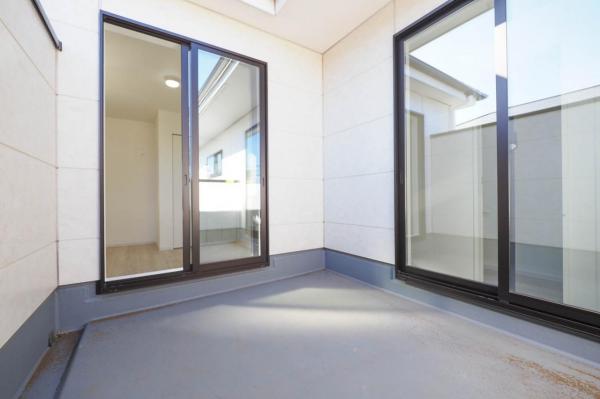 所沢市中富南3丁目　新築一戸建て バルコニー