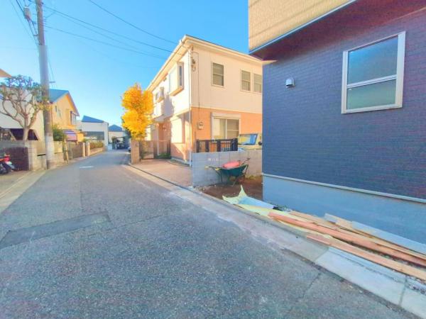 練馬区春日町5丁目　新築一戸建て 前面道路含む現地写真