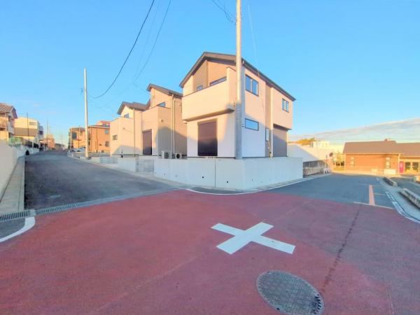 和光市白子3丁目　新築一戸建て 前面道路含む現地写真