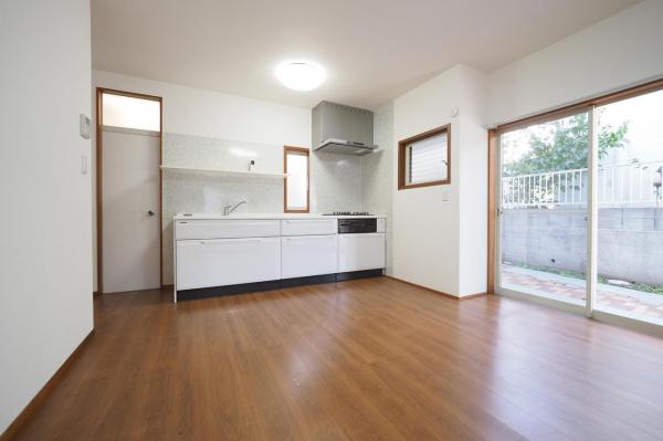 飯能市征矢町　中古一戸建て リビングダイニング