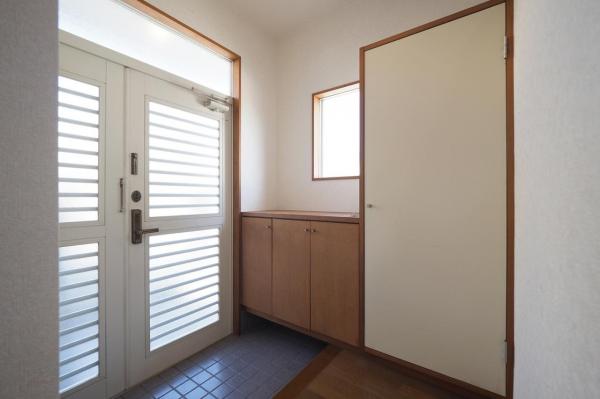 飯能市征矢町　中古一戸建て 玄関