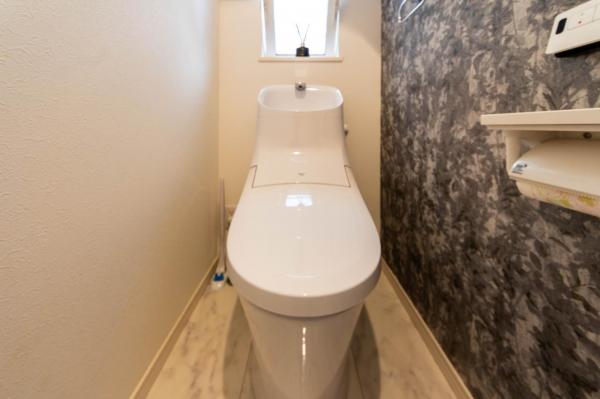 【築浅｜令和4年築】新座市池田5丁目　中古一戸建て トイレ