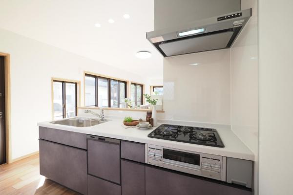 【リフォーム済／5LDK＋2S】川越市神明町　中古一戸建て キッチン