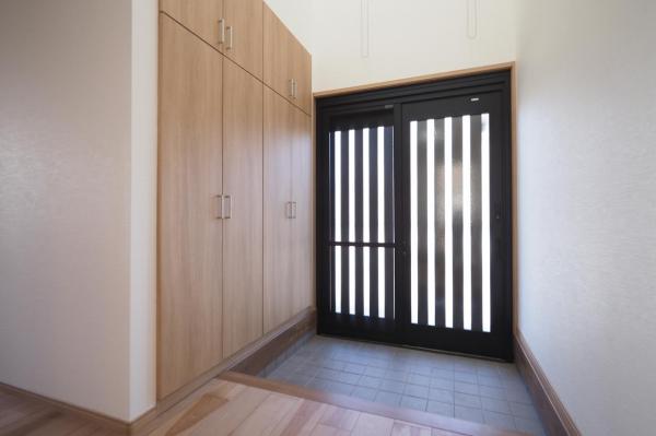 【リフォーム済／5LDK＋2S】川越市神明町　中古一戸建て 玄関