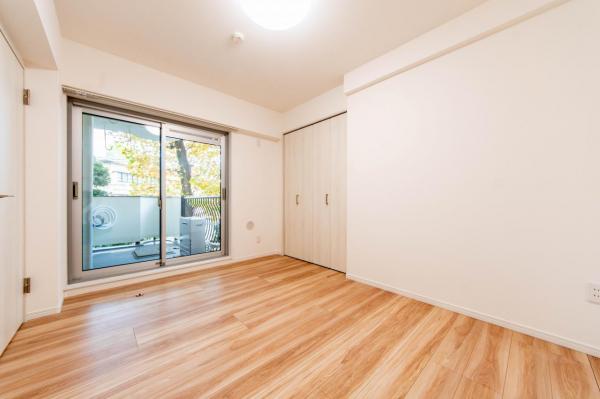 武蔵野グリーンタウン　2階 洋室