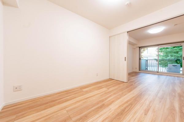 武蔵野グリーンタウン　2階 洋室