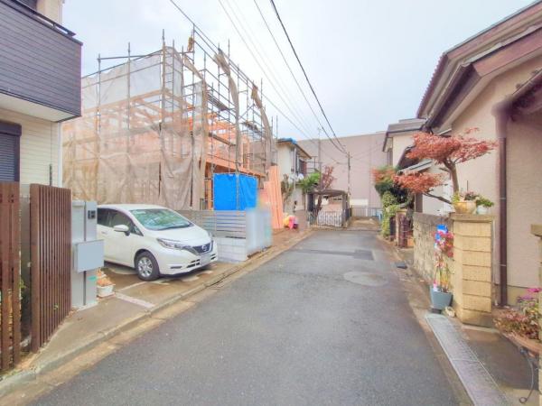 所沢市泉町　新築一戸建て 前面道路含む現地写真