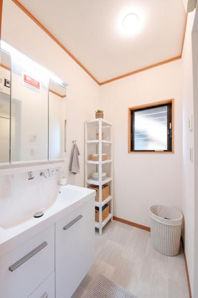 【住協のリフォーム物件／仲介手数料不要】所沢市北岩岡 中古一戸建て 洗面化粧台