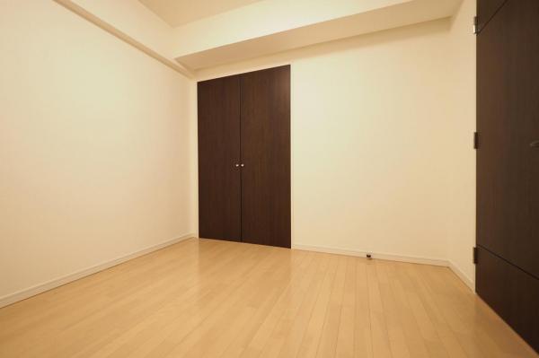 レーヴステージ河辺　2階 寝室