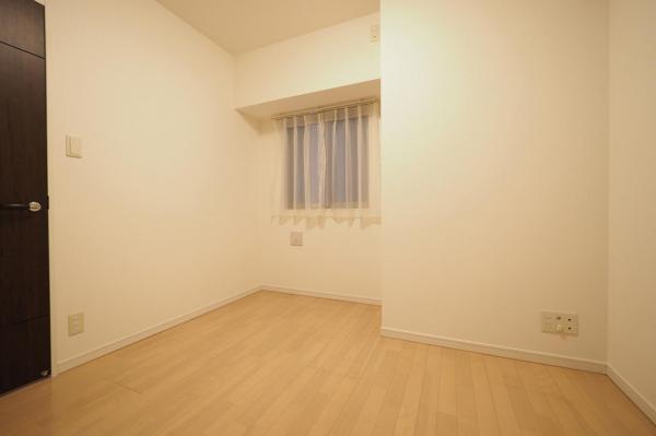 レーヴステージ河辺　2階 寝室