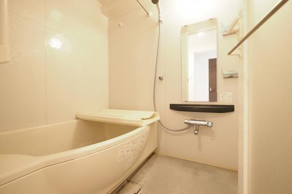 レーヴステージ河辺　2階 浴室