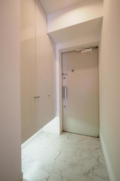 レーヴステージ河辺　2階 玄関