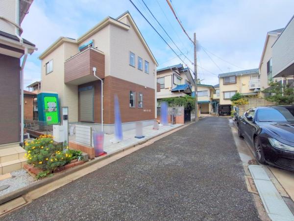 練馬区大泉学園町6丁目　新築一戸建て 前面道路含む現地写真
