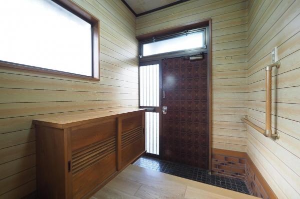青梅市新町　中古戸建 玄関