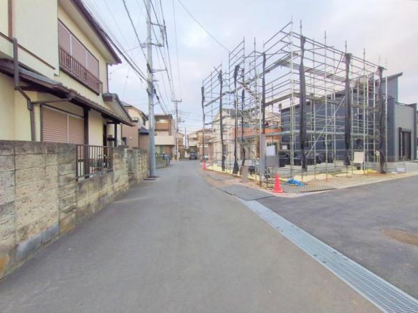 入間市東藤沢8丁目　新築一戸建て　全5棟 前面道路含む現地写真