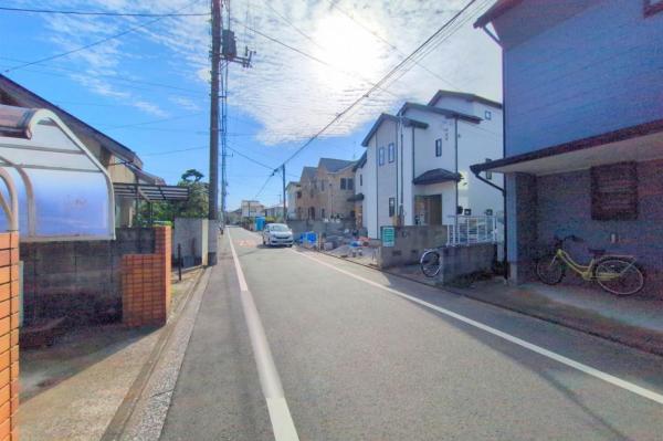 小金井市東町2丁目　新築一戸建て 前面道路含む現地写真