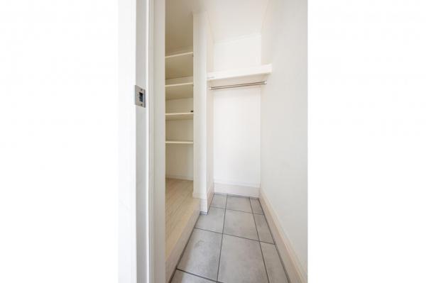 【住協のお預かり物件】所沢市上安松　中古一戸建て 玄関