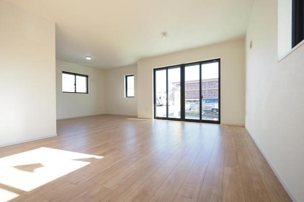 清瀬市野塩5丁目　新築一戸建て リビングダイニング