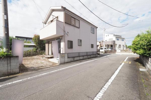 青梅市新町　中古戸建 前面道路含む現地写真