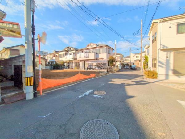 所沢市榎町　新築一戸建て 前面道路含む現地写真