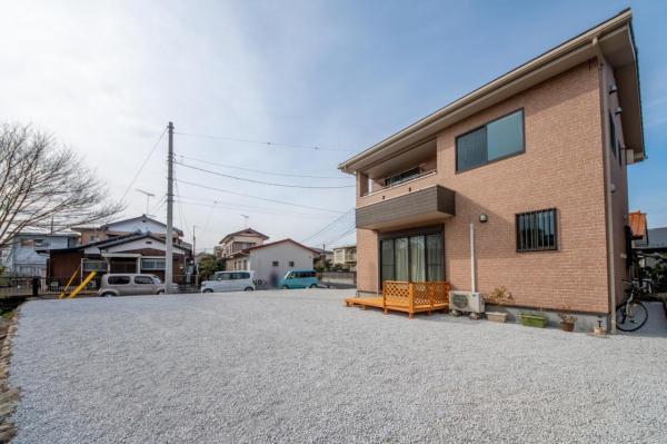 【住協のお預かり物件／敷地91坪超！・オール電化】飯能市岩沢　中古戸建 前面道路含む現地写真