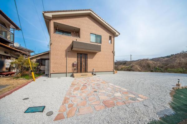 【住協のお預かり物件／敷地91坪超！・オール電化】飯能市岩沢　中古戸建 前面道路含む現地写真