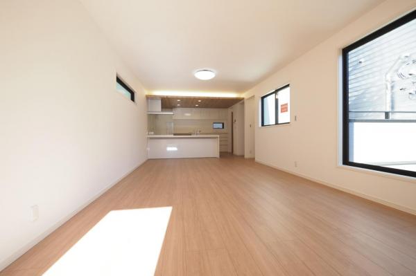 所沢市美原町2丁目　新築一戸建て リビングダイニング