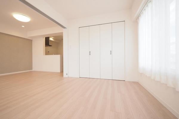 【115平米超の大型ルーフバルコニー付】サンハイツ河辺パートII　6階 洋室