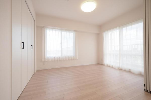 【115平米超の大型ルーフバルコニー付】サンハイツ河辺パートII　6階 洋室