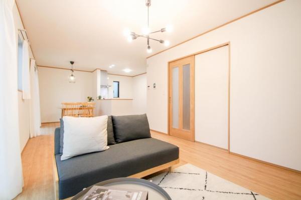 新座市栄5丁目　新築一戸建て リビングダイニング
